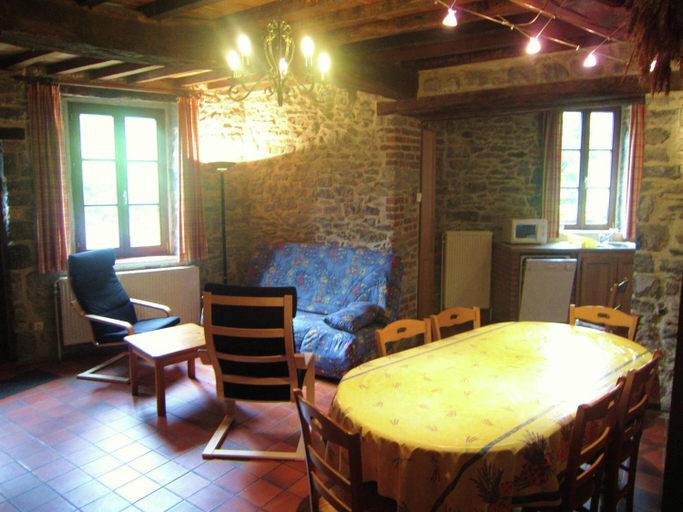 Others 5, Riverside Retreat Viroinval, Namur