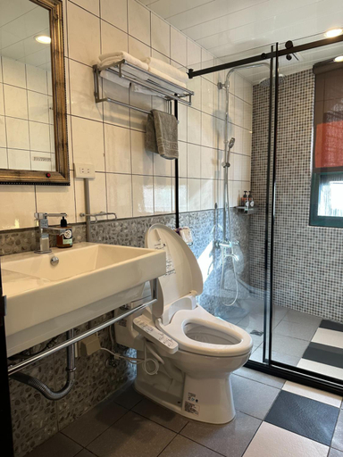 Bathroom 2, Jing Zhan, New Taipei City