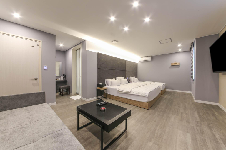Bedroom 4, Pohang Sangdodong Hotel Palace, Pohang