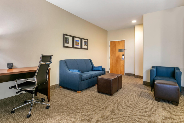Others 5, Comfort Suites Batesville, Independence