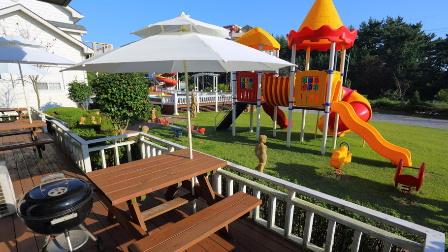 Others 4, Taean Modern 186 Kids Pension, Taean