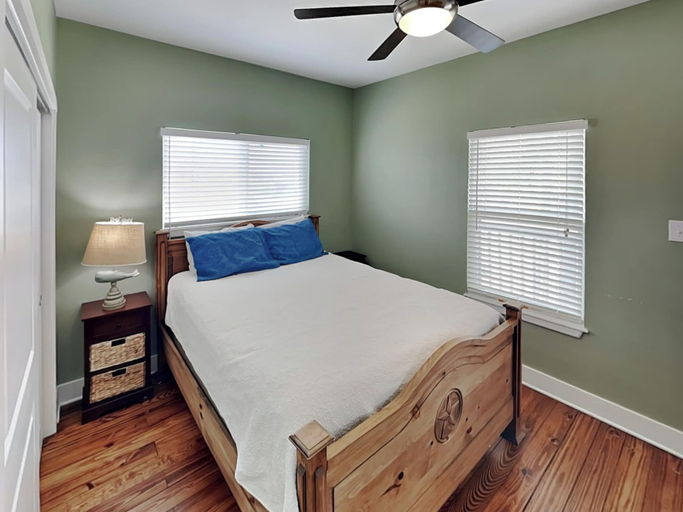 Bedroom 2, Fin and Feather, Nueces