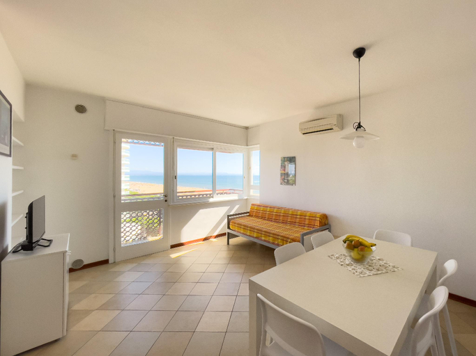 5, Seafront apartment on the promenade, Udine