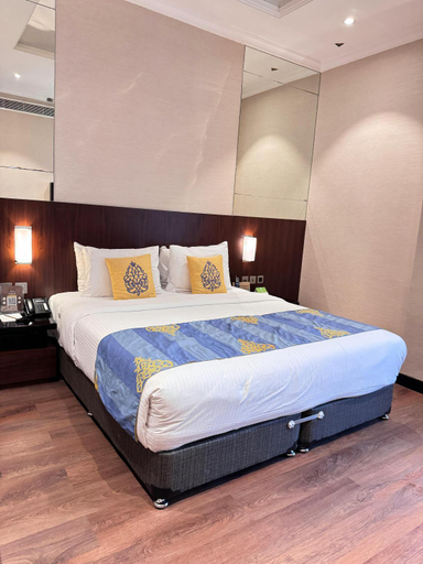 Bedroom 5, Hotel Square Plaza At Airport, Delhi