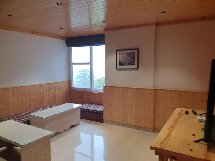 Shared lounge/TV area 4, The Repose Naldehra, Shimla