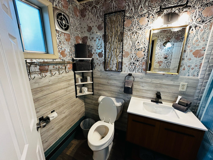 Bathroom 3, adoba® inn & suites, Charlevoix