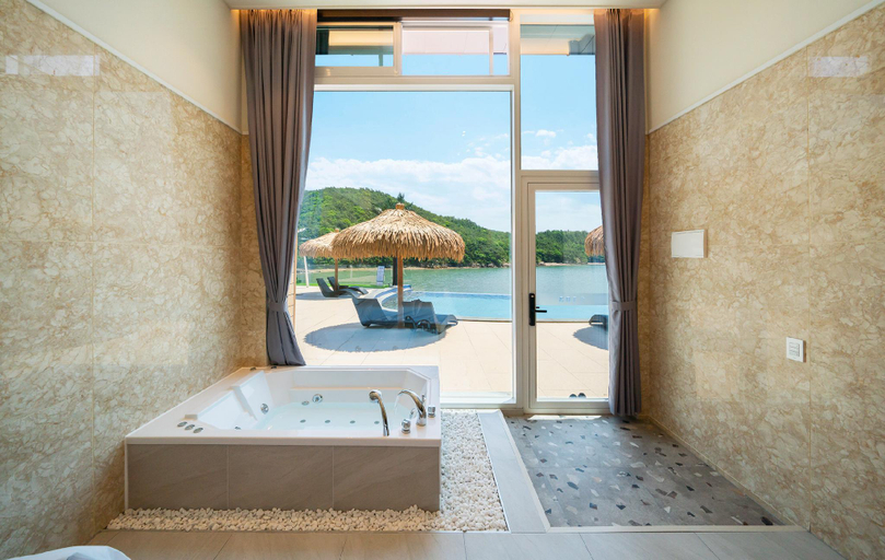 Bathroom, Yeosu Highlark Resort (Heated Pool), Yeosu