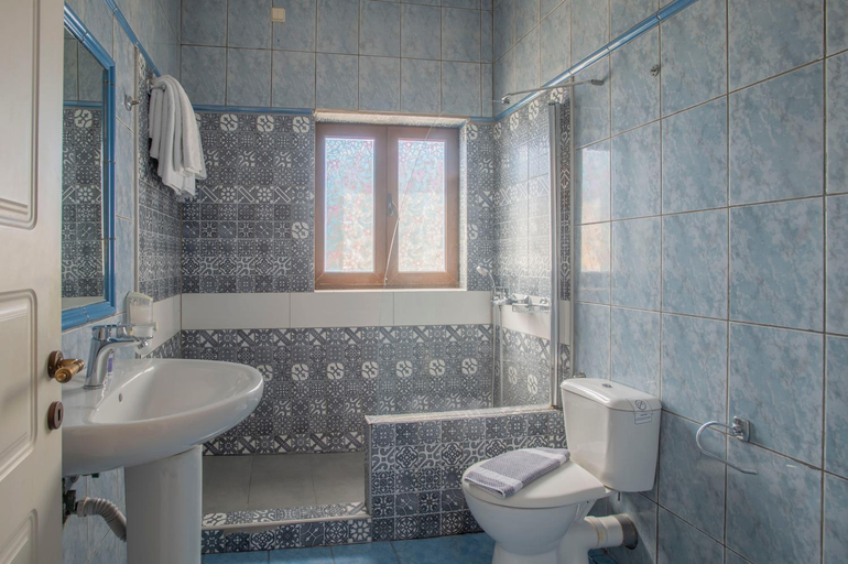 Bathroom 2, Methoni Beach Hotel, Peloponnese