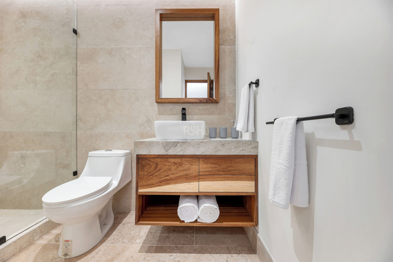 Bathroom 4, Ixuh Ocean Front 5 Ave Playa del Carmen, Cozumel