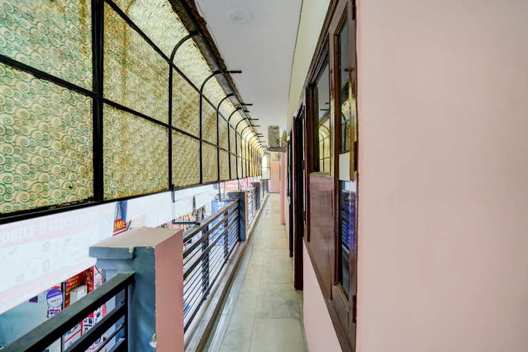 Public Area 3, Collection O Lake Mall Kalighat Formerly Venkateshwara, Kolkata