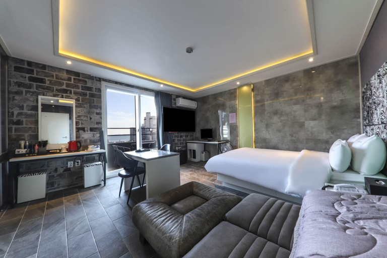 Bedroom 2, Ulsan Bangeojin Call, Dong