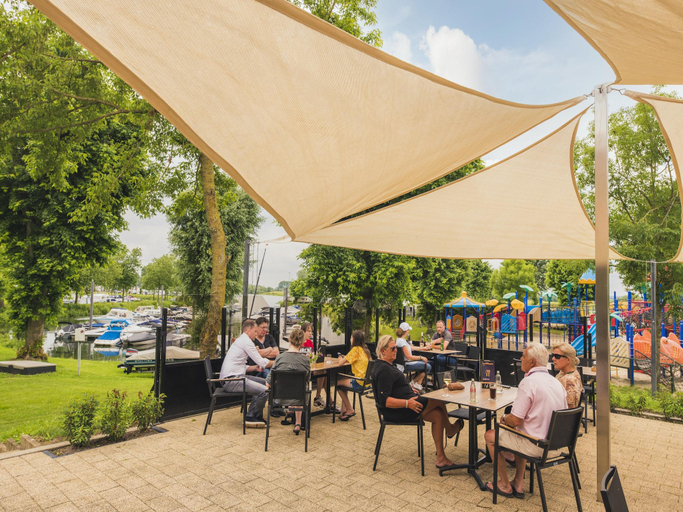 Food & Drinks 3, Holiday Home in Netherlands with Water Views, Buren