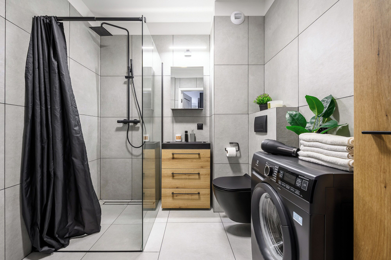 Bathroom 3, Lumina apartment with patio and parking, Łódź