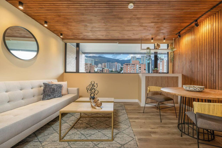 Room 2, Go Living Suites - 807, Medellín