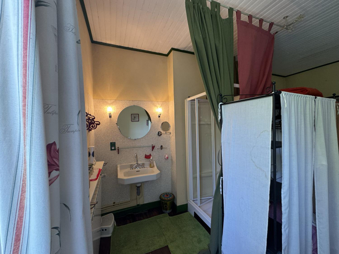 Bathroom 5, Le Velo Vert, Gironde