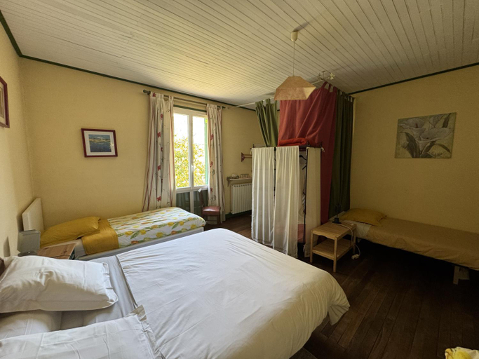 Bedroom 3, Le Velo Vert, Gironde
