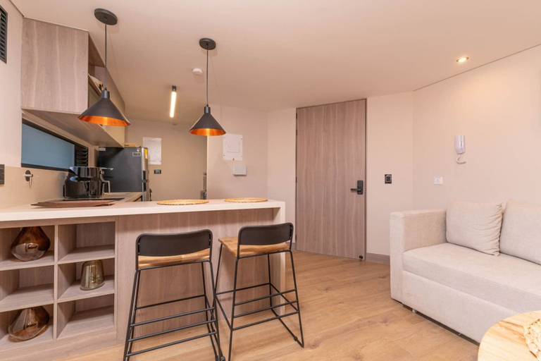 Room 5, Jatisa 502 in Medell n, Medellín