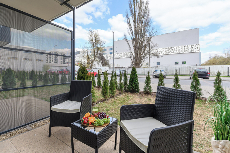 Terrace/patio 2, Lumina apartment with patio and parking, Łódź