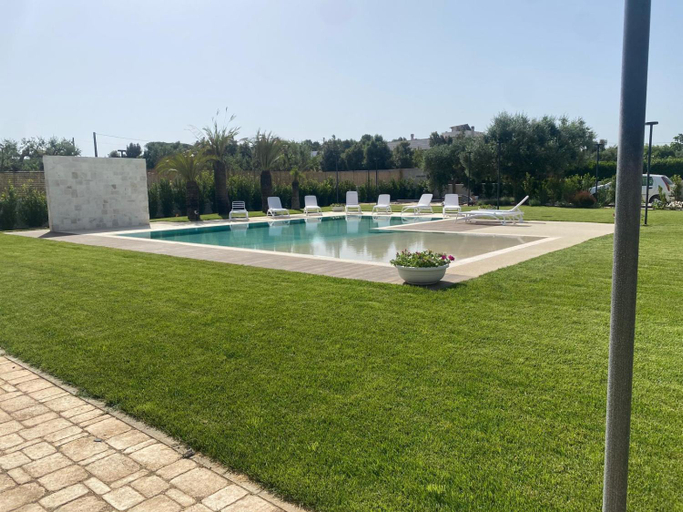 Others 4, Villa Loredana, Bari