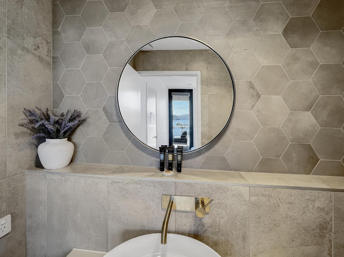 Bathroom 5, Bay View 2-Bedroom Apartment with BBQ, Eurobodalla