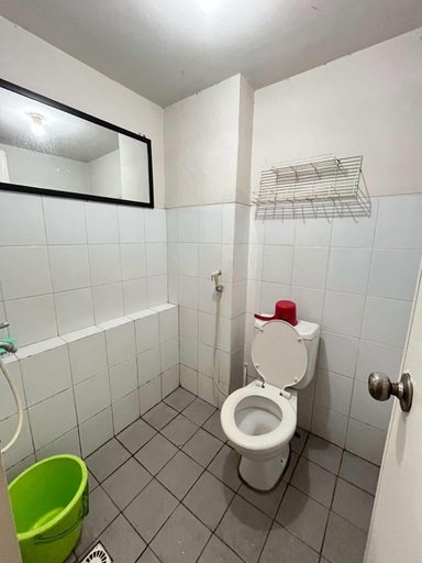 Bathroom 5, Apartemen Kalibata City by Qalbu Property, South Jakarta