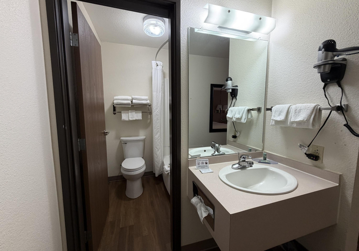 Bathroom 4, SureStay by Best Western Albuquerque East I-40, Bernalillo