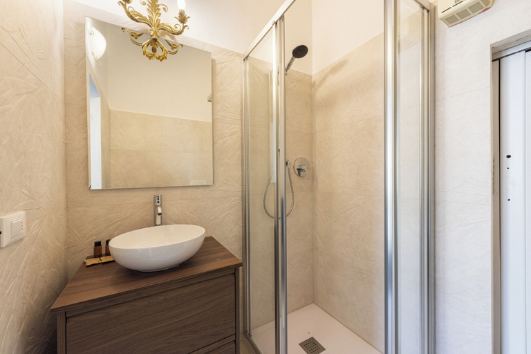 Bathroom 3, Ognissanti Flat by Mmega, Florence