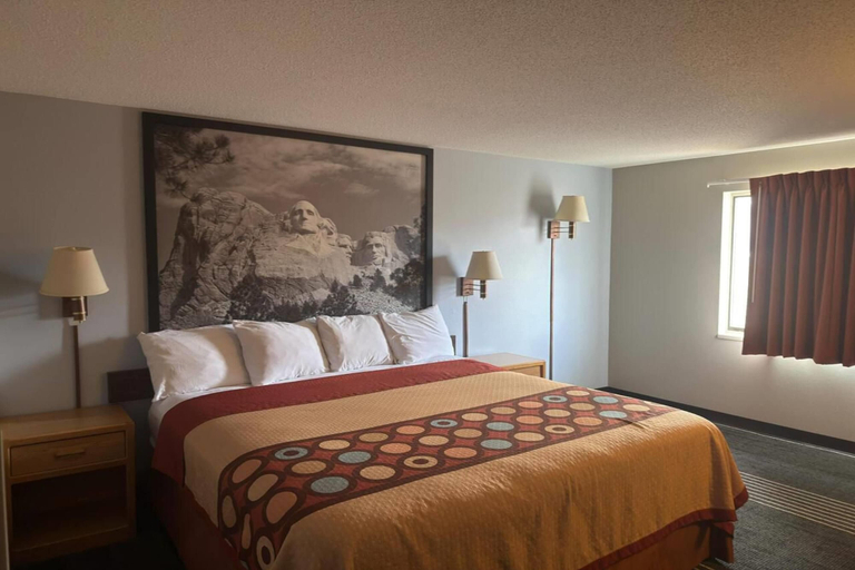 Bedroom 3, Super 8 by Wyndham Belle Fourche SD, Butte
