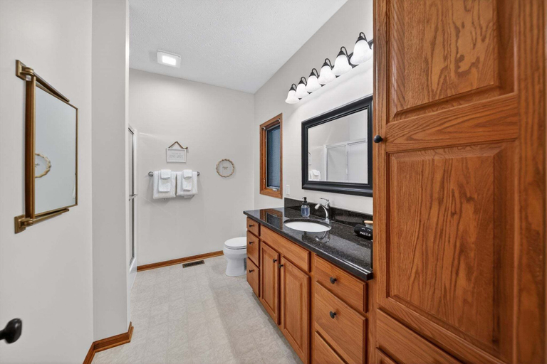 Bathroom 2, Quiet Lincoln Gem 3 King Brs Garage 3 Bedroom Home, Lancaster