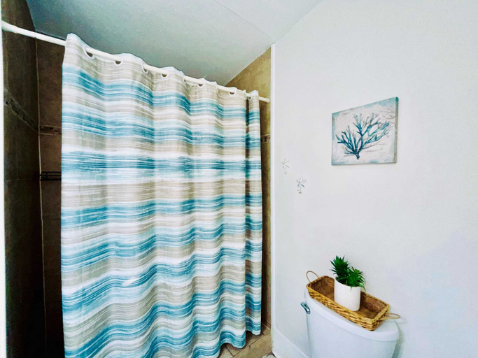 Bathroom 3, Hot Tub Tideaway Walkable, Galveston