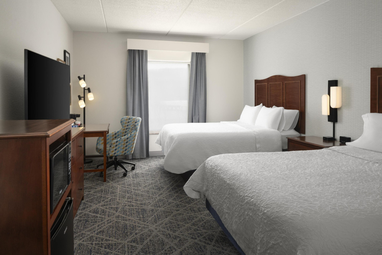 Bedroom 5, Hampton Inn Elmira/Horseheads, Chemung