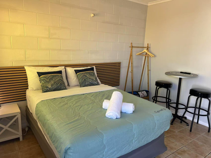 Bedroom 3, Innisfail Riverfront Motel, Johnstone