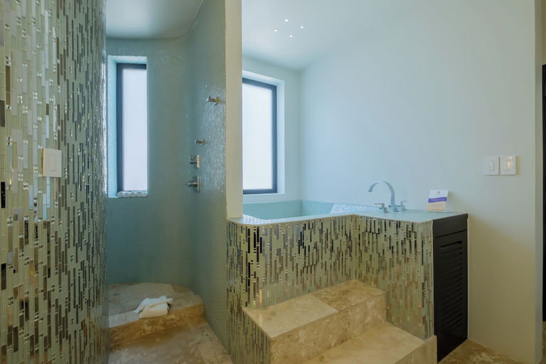 Bathroom 4, Diamante Beachfront Suites