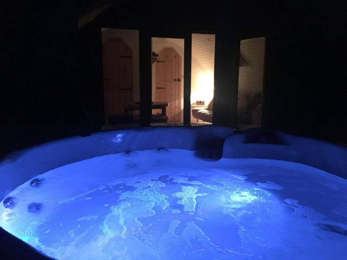 Sport & Beauty 4, Brynllwyd Glamping, Ceredigion