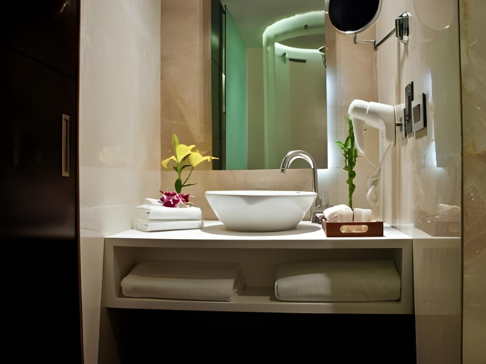 Bathroom, The Gaur Chandigarh, Chandigarh