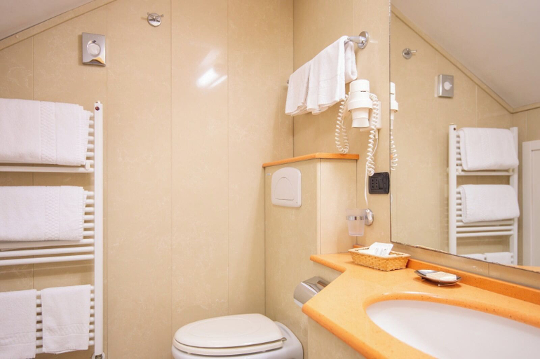 Bathroom 4, Hotel Duomo, Terni