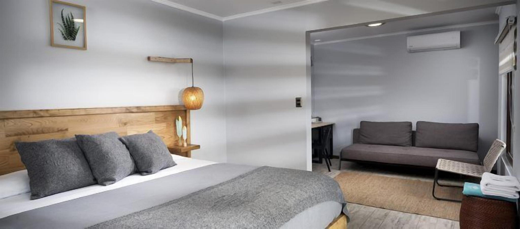 Others 3, Hotel Puramar, Cauquenes