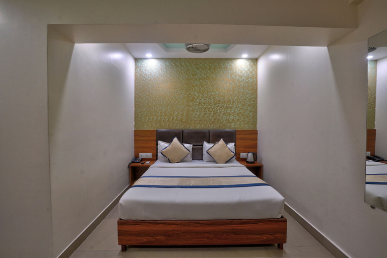 Room 2, Hotel Saineel Residency, Mumbai Suburban