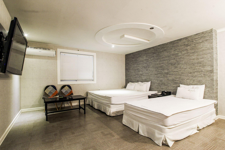 Bedroom 4, Busan Oncheonjang JS, Dongnae