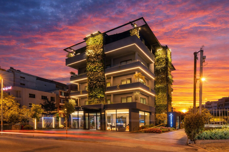 Exterior & Views