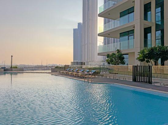 1, bnbme Luxurious Canal View Apt w/ Pool & Gym, Dubai