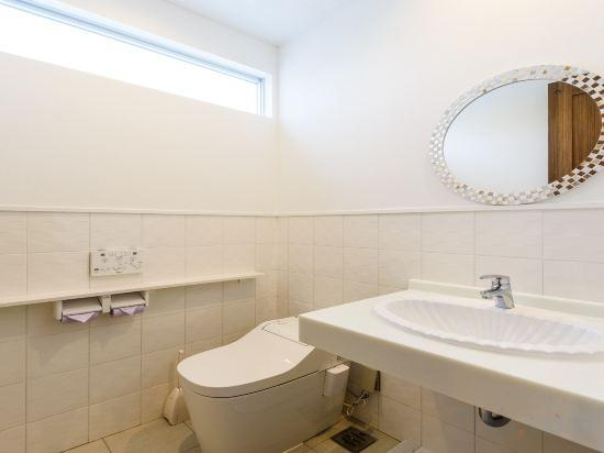 Others 4, A Luxurious Detached House with a Pool Located IN, Kin