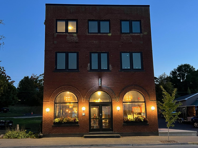 Exterior & Views