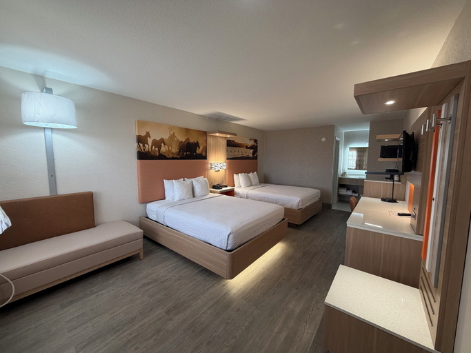 Bedroom 3, Days Inn By Wyndham Granbury, Hood
