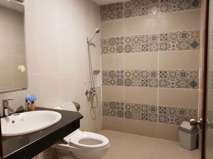 Bathroom 2, Dong Xanh Hotel, Chau Doc