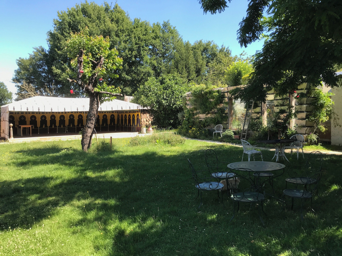 Outdoor dining 5, Chambres chez La Plume de Vallombreuse, Seine-et-Marne