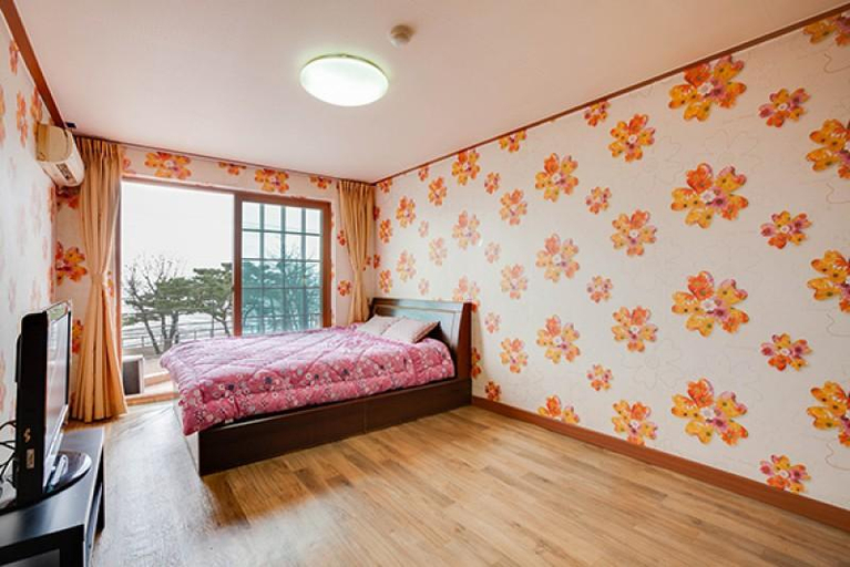 Bedroom 2, Ganghwado Milmulttae Hoetjip Pension, Ganghwa