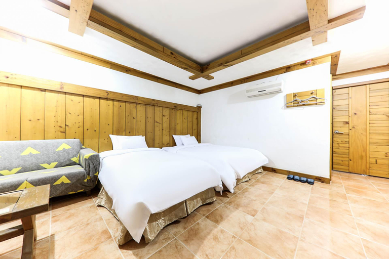 Bedroom 2, Jincheon Tyrol, Ansoeng