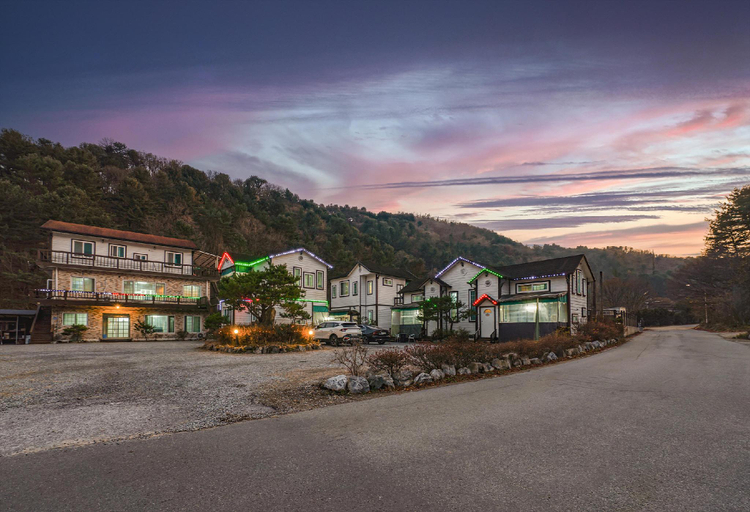 Exterior & Views 1, Gapyeong Green Valley Pension, Gapyeong