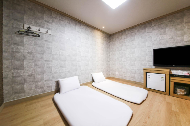 Bedroom 2, Yesan Bobos, Yesan